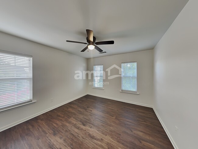 Building Photo - 4059 Houldsworth Dr