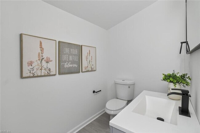 Building Photo - 13648 Track Ln