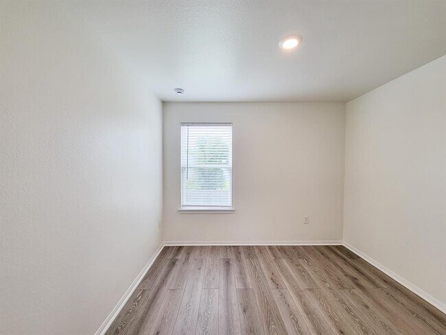 Building Photo - 16230 Dutton Clover Dr