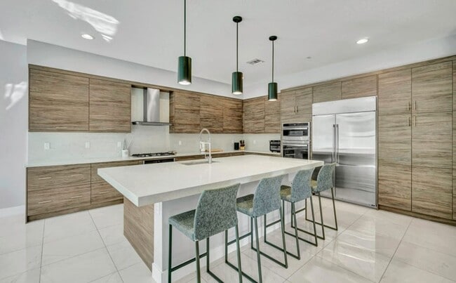 Building Photo - 17081 Five Waters Ave