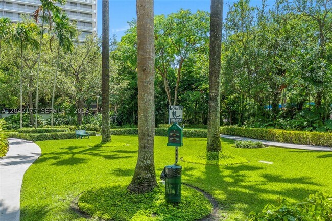 Building Photo - 2645 S Bayshore Dr