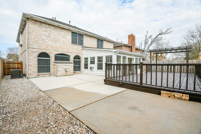 Building Photo - 815 Robins Way