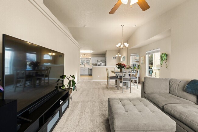 Building Photo - Westside Condo with Mountain Views, Upgrad...