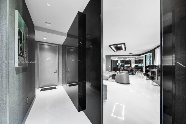 Building Photo - 18555 Collins Ave