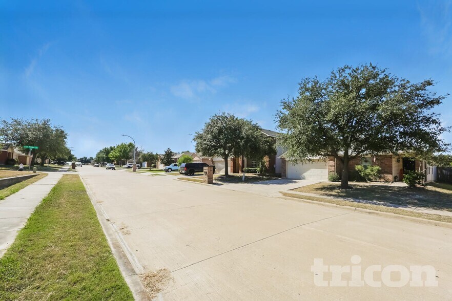 Building Photo - 1228 Artesia Dr