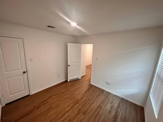 Building Photo - 1413 Twilight Grn Dr