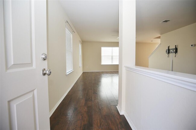 Building Photo - 213 Rim Rock Dr