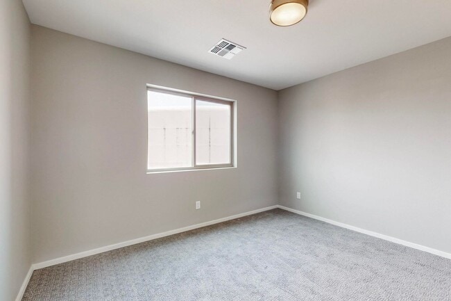 Building Photo - New Townhouse NE Heights 2/bedroom 1.5/bath 1/CG