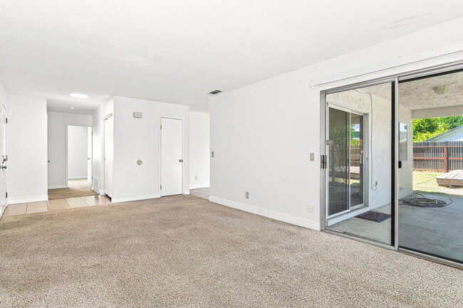 Building Photo - 7205 Dedrick Ct