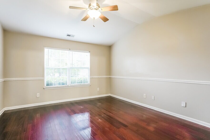 Building Photo - 3810 Tyler Bluff Ln
