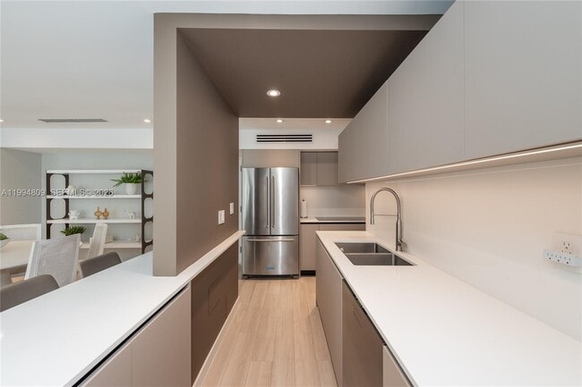 Building Photo - 255 Galen Dr