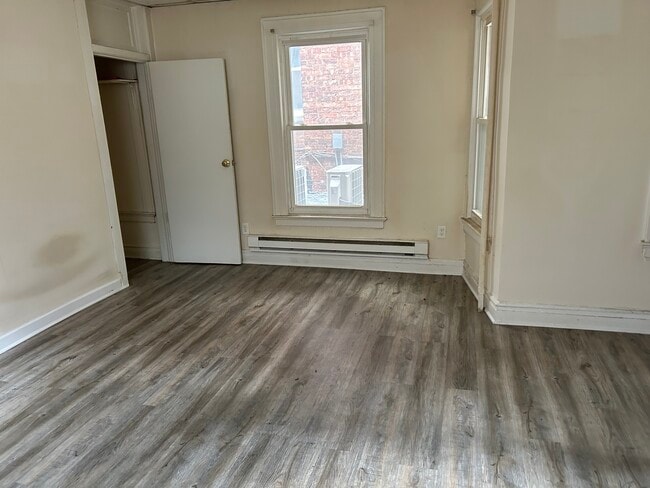 Building Photo - 940 Broad St