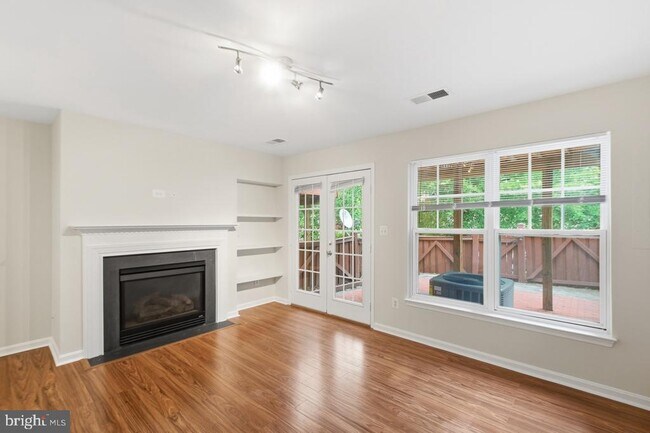 Building Photo - 8108 Dove Cottage Ct