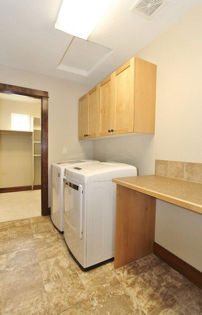 Building Photo - Patio Home in Downtown Eagle!