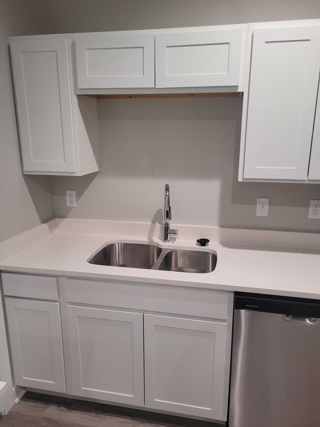 Building Photo - 3919 S Bluelake Ct