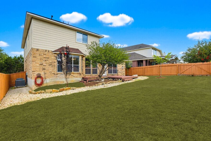 Building Photo - 3415 Highline Tr
