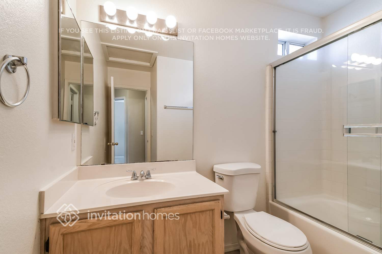Building Photo - 1162 W Park Ct