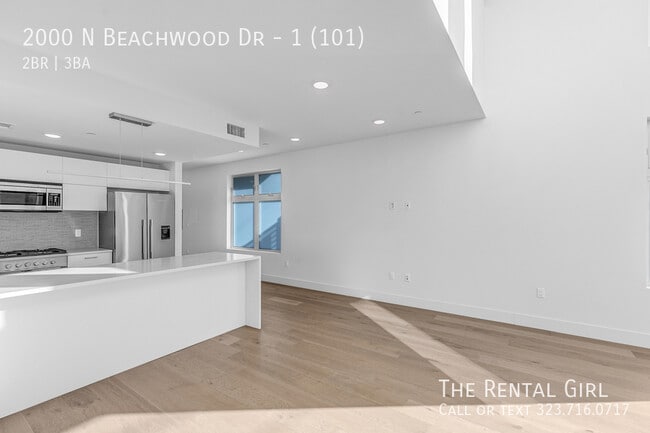 Building Photo - 2000 Beachwood Dr