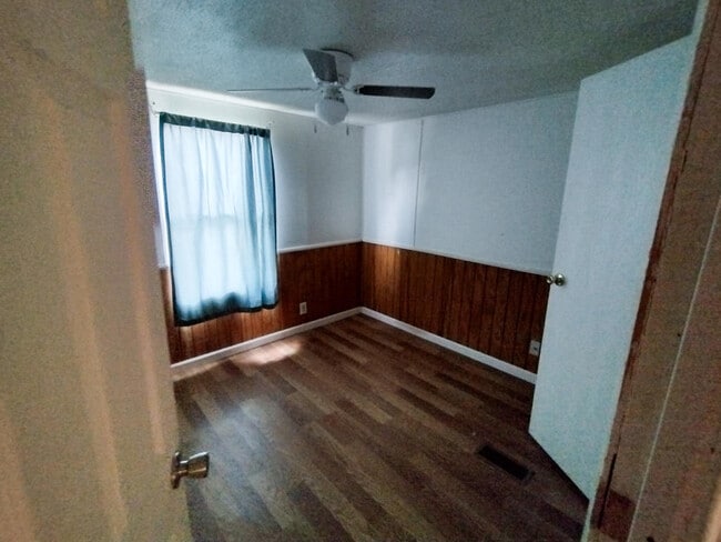 Building Photo - 100 Private Road 3376 F