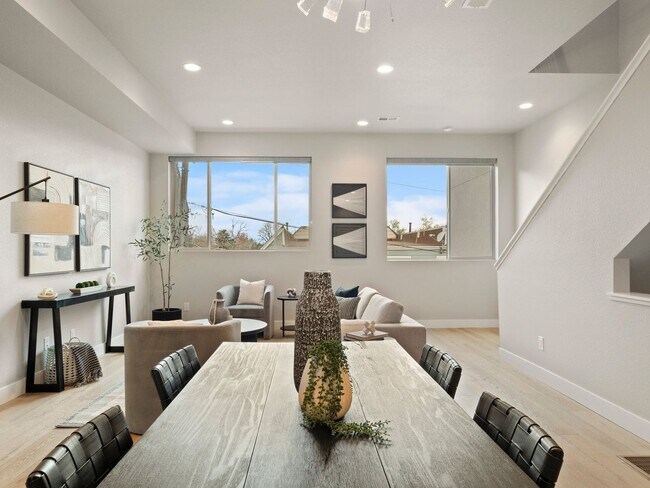 Building Photo - Modern Townhome with Mountain Views in One...