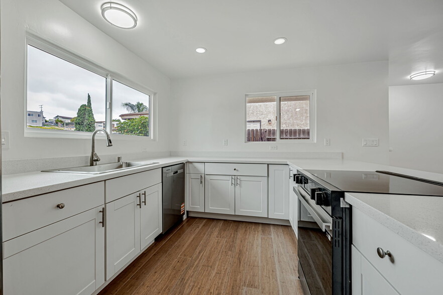 Building Photo - 6046 Reo Pl