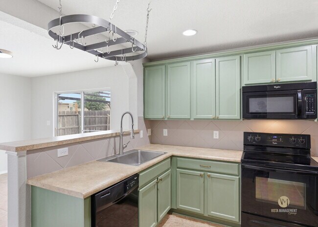 Building Photo - Silver Oaks Beauty | 3 Bed | 2.5 Bath | 1,812 Sq Ft | Corner Lot in 78254