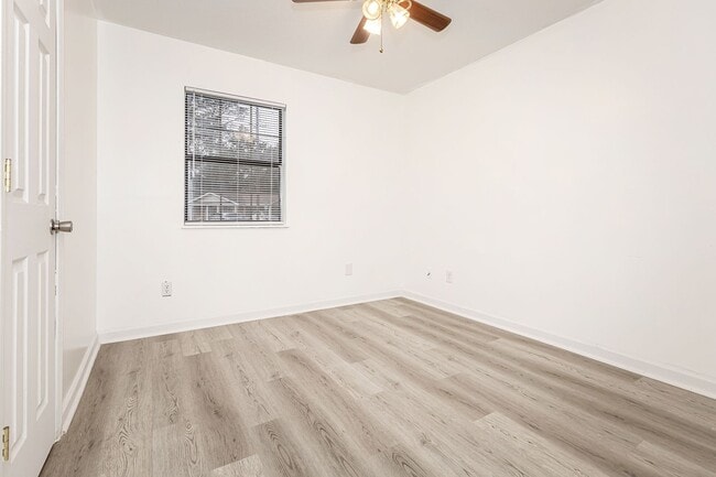 Building Photo - 4703 Bronfair Ave