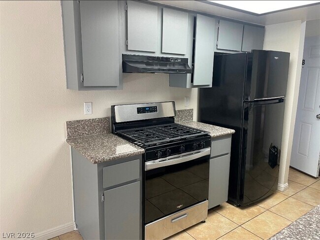 Building Photo - 4570 Carriage Park Dr