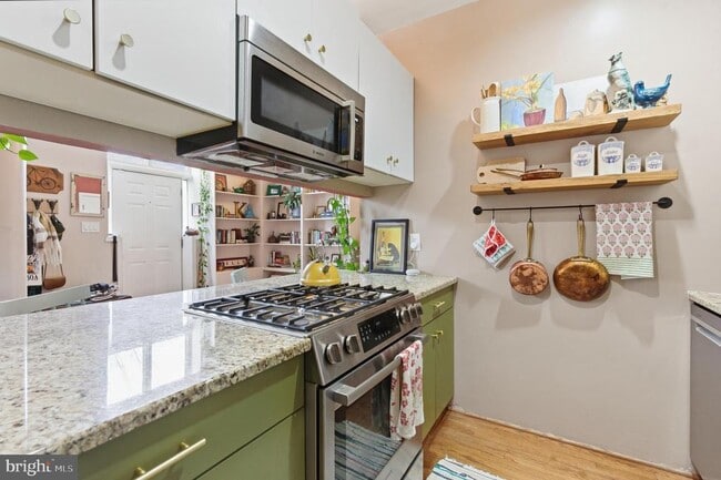 Building Photo - 122 W Henrietta St