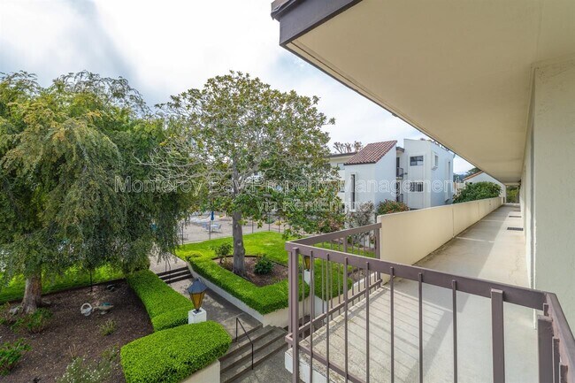 Building Photo - 500 Glenwood Cir