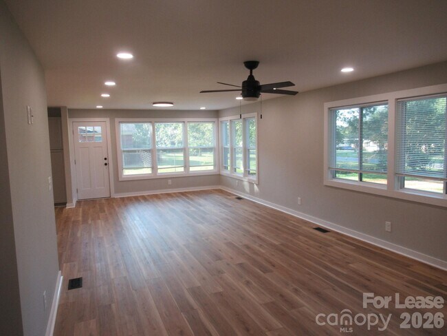 Building Photo - 2378 Reepsville Rd