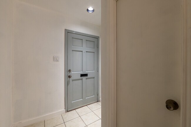 Building Photo - 8486 Ariel St