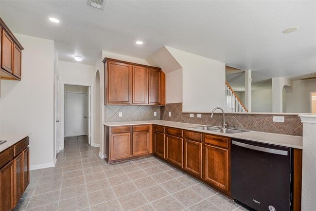 Building Photo - 21515 Pointed Oak Ln