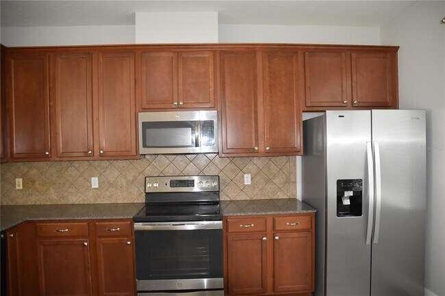 Building Photo - 12964 Emersondale Ave