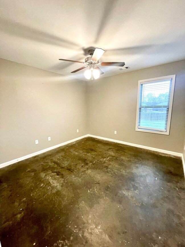 Building Photo - 3 Bedroom / 2 Bath In Pocahontas Available...