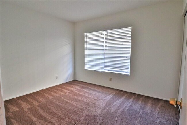 Building Photo - 18976 Singingwood Cir