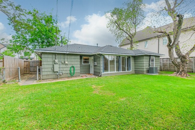 Building Photo - 4613 Braeburn Dr