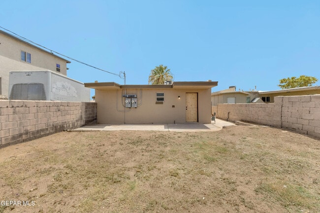 Building Photo - 8931 Robert Dr