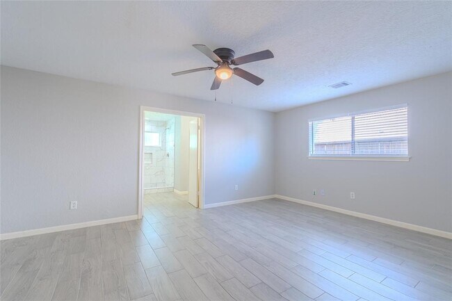 Building Photo - 19314 Enchanted Oaks Dr