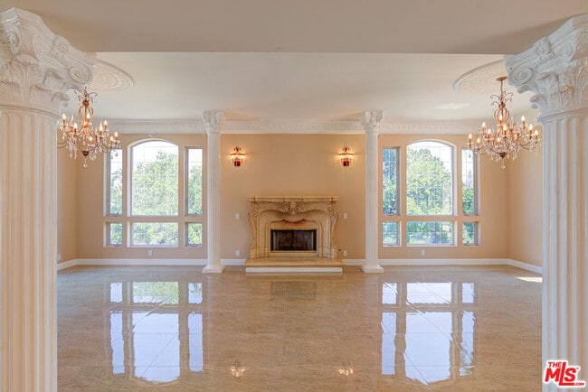 Building Photo - 4041 Alonzo Ave