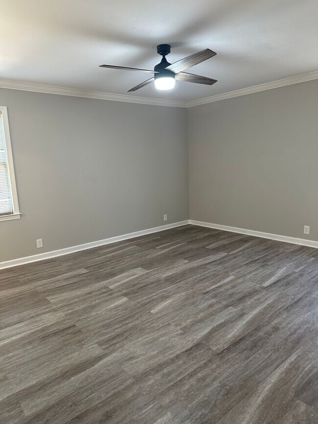 Building Photo - HOME AVALIABLE FOR RENT ON 2 ACRES! **RENT SPECIAL, $500 OFF FIRST FULL MONTH RENT**