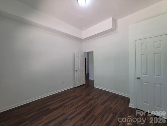 Building Photo - 595 Foxwood Dr SE