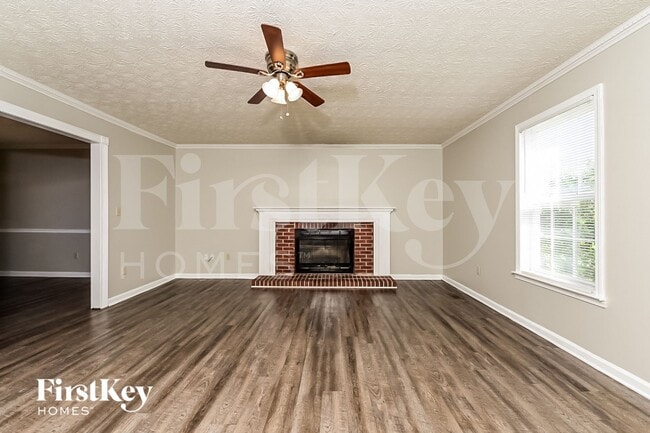 Building Photo - 215 Brooks Dr