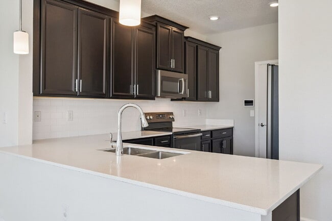 Building Photo - Spacious 3-Bedroom, 2.5 Baths Townhouse Retreat in Prime Orlando Location!