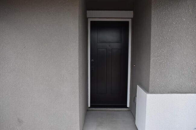 Building Photo - 4523 Iris Ct