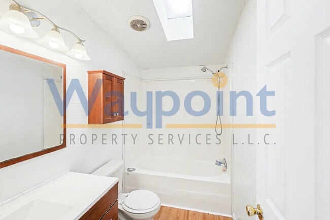 Building Photo - 9127 N Vickeryville Rd