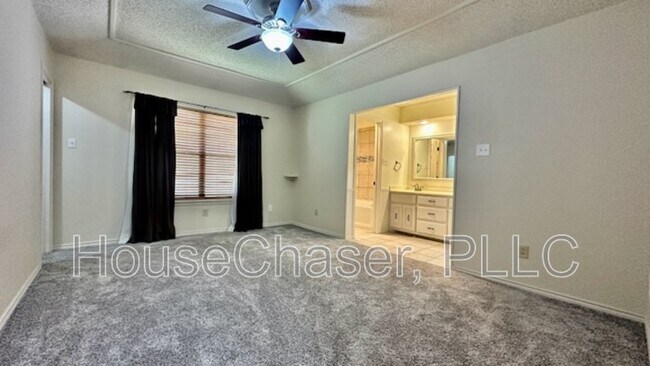 Building Photo - 6814 Hyden Ave