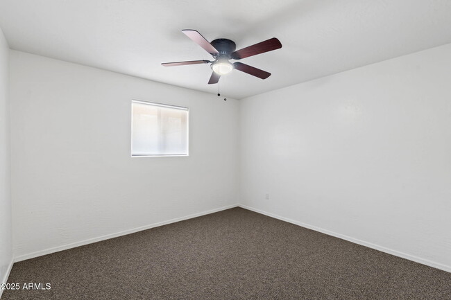 Building Photo - 744 E Meadow Ln