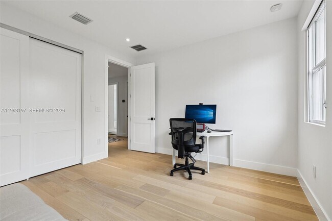 Building Photo - 7420 SW 54th Ct