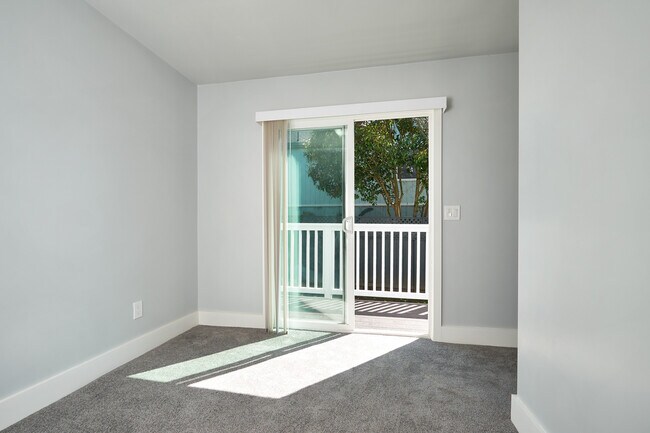 30th #9 bed3 - 30th Ave Townhomes